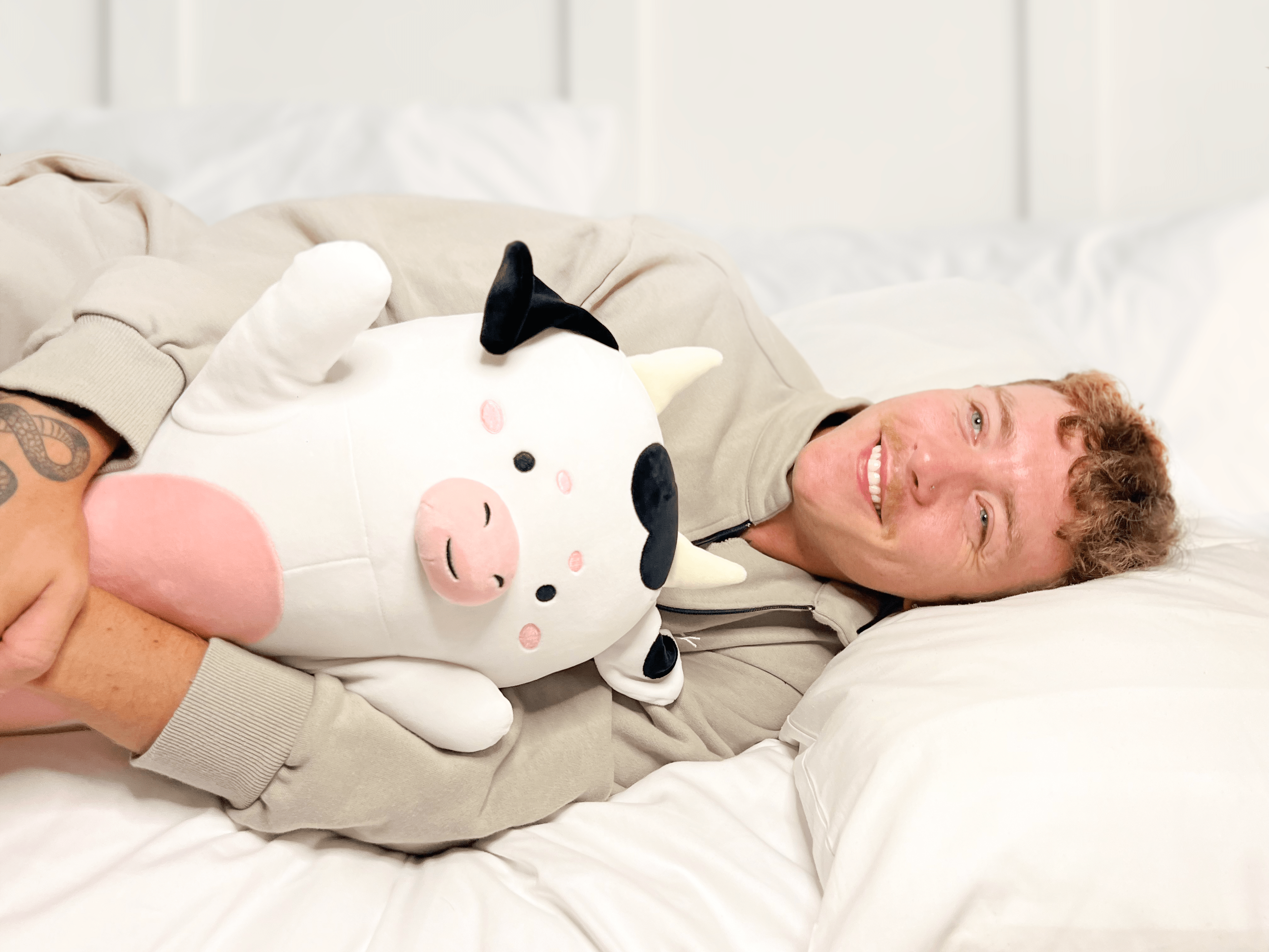 Almohada de peluche de vaca Cuddle Paws®